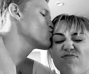 Sau Liam và bạn gái, Miley Cyrus nhanh chóng hẹn hò bạn trai kém 5 tuổi: Nàng làm bữa sáng, chàng viết thơ sexy tặng