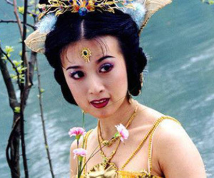 Cuộc sống giàu có, quyền lực của nàng 'Công chúa thị phi nhất Tây Du Ký' bất chấp quá khứ bán dâm, tiểu tam