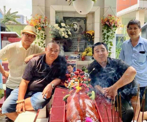 Quyền Linh nói một câu ngậm ngùi trước mộ Lê Công Tuấn Anh và 3 tình bạn đẹp nhất showbiz