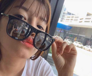 Yến Xuân đáp trả tin đồn lục đục tình cảm với Lâm Tây bằng 1 bức ảnh selfie khoe hạnh phúc mà tinh mắt lắm mới nhìn ra