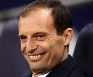 Solskjaer 'ra đường' sớm vì Allegri?