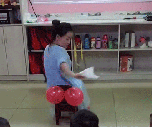 Dạy học sinh mầm non kỹ năng vệ sinh cực sáng tạo nhưng cô giáo lại khiến phụ huynh cười ngặt nghẽo vì khoản 'tiết kiệm' này