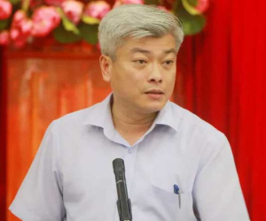 Hà Nội bất ngờ cho tưới nước rửa đường trở lại sau 3 năm tạm dừng vì ô nhiễm gia tăng