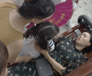 Hoa hồng trên ngực trái: Khuê ngất xỉu giữa đường, một lần nữa Bảo bất đắc dĩ làm anh hùng cứu mỹ nhân