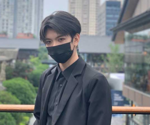 'Hot boy khẩu trang' 7 triệu follow lần đầu để lộ nhan sắc thật, dân mạng thất vọng: Thôi anh đeo lại đi cho em nhờ!
