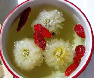 Trà hoa tiến vua, 2 triệu đồng/kg, nhà giàu uống dè từng bông