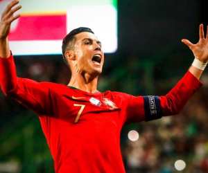 Ronaldo nổ súng giúp Bồ Đào Nha thắng dễ trên sân nhà