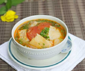Vì sao canh thịt không cho muối thì không ngọt?