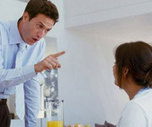 Tránh xa những ông chồng xem vợ là 'của mình mãi mãi'