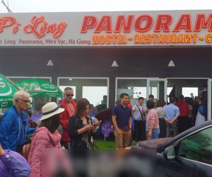 Ảnh: Du khách chen chân 'check in' ở Panorama Mã Pì Lèng giữa ồn ào sai phạm