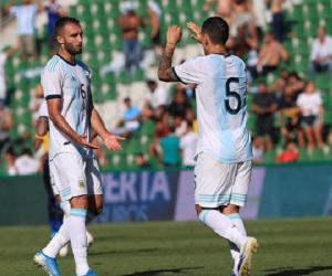 Vắng Messi, Argentina vẫn 'đánh tennis' với Ecuador