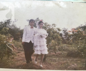 Đám cưới 25 năm trước của cô gái Đồng Tháp: Lấy anh hàng xóm vì được tặng trứng vịt mỗi ngày, không phải Rich kid nhưng đám cưới vẫn 'chất chơi' ngời ngời