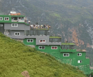 Panorama trên đỉnh Mã Pì Lèng bị đình chỉ kinh doanh