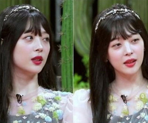 Trước khi có tin tự tử, Sulli đã có loạt biểu hiện khiến ai cũng nghĩ cô đang gặp vấn đề tâm lý nặng nề