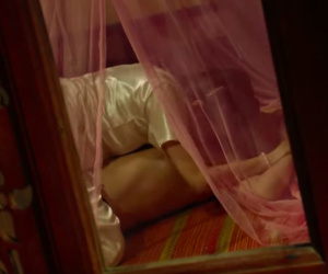 Cảnh nóng 18+ ở 'Tiếng sét trong mưa': Bà chủ cưỡng bức người hầu, màn ân ái phát ra tiếng làm ai cũng đỏ mặt