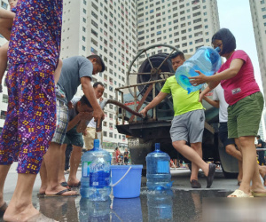 Cư dân khu đô thị Linh Đàm bị tiêu chảy, bệnh ngoài da nghi do dùng nước máy nhiễm dầu