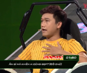 Nhanh như chớp: Nắm tay Midu quá lâu rồi trả lời sai câu hỏi dễ, Xuân Nghị bị cộng đồng mạng ném đá
