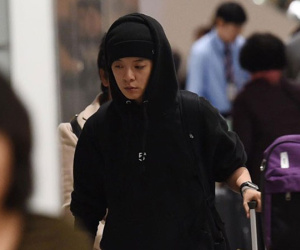 Amber F(x) gương mặt thất thần, vội vàng di chuyển sau khi đáp chuyến bay về Hàn Quốc với Sulli