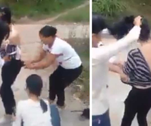 Xôn xao cảnh người phụ nữ bị nhóm người đánh ghen, cắt tóc, lột sạch đồ ngay giữa đường