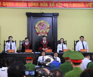 Xét xử gian lận điểm thi Sơn La: Tòa trả hồ sơ, điều tra làm rõ tội nhận và đưa hối lộ