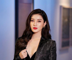 Á hậu Huyền My lấp ló ngực đầy, gợi ý mặc đẹp nhân ngày 20/10