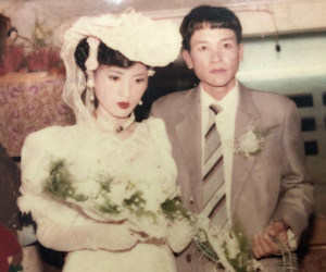 Chuyện tình bất ngờ của cô 'Hoa khôi' Hải Dương đẹp nức tiếng và tấm ảnh cưới 29 năm trước cũng chứa đựng cả câu chuyện dài
