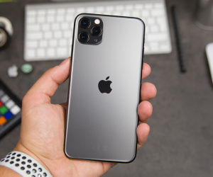 iPhone 11 giá giảm ‘kịch sàn’, nhiều cửa hàng ngừng kinh doanh