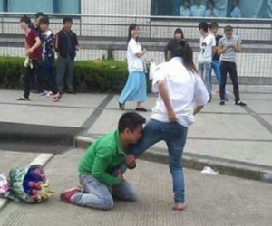 Đốt nến hình trái tim đi tỏ tình, nam sinh đã bị bảo vệ 'dập tắt' ngay trong 1 nốt nhạc