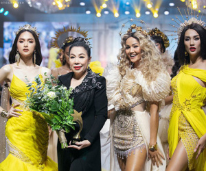 Hương Giang, Hoàng Yến tạo khoảnh khắc xuất thần trong sự kiện: Tinh tế kéo H'Hen Niê mắc kẹt phía sau lên vị trí vedette
