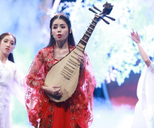 Trường Giang đòi đệm đàn cho Hương Ly hát 'Sóng Gió' sau loạt ồn ào cover ca khúc không xin phép