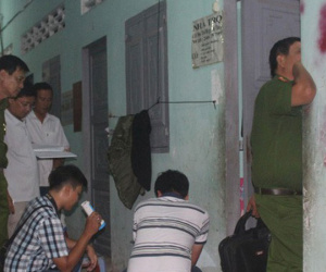 Nữ chủ nhà tử vong với thương tích ở cổ, người đàn ông chết trong tư thế treo cổ