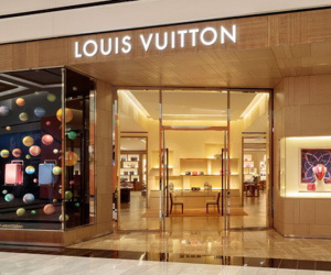 Louis Vuitton đã dọn đường cho việc bành trướng toàn cầu như thế nào?
