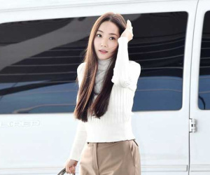 Lâu lắm mới lộ diện, 'nữ hoàng dao kéo' Park Min Young chỉ ăn diện sương sương mà cũng gây náo loạn vì xuất thần