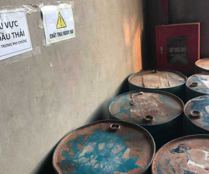 Cận cảnh nơi lưu giữ dầu thải bị tuồn ra 'đầu độc' nước sông Đà của Công ty gốm sứ Thanh Hà