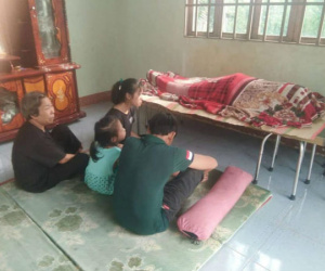Quặn lòng cảnh 3 đứa con khóc ngất bên thi thể người mẹ sau tai nạn giao thông ở Đồng Nai
