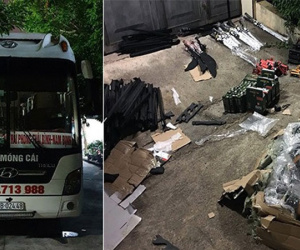 Phát hiện xe khách vận chuyển hơn 100 thanh đao kiếm cùng 34 súng bắn điện không rõ nguồn gốc