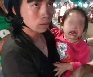 Bình Dương: Nhiều xe máy ngã dúi dụi, bà bầu và trẻ em khóc thét vì trên đường bất ngờ đổ đầy dầu nhớt