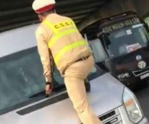 Vụ CSGT nhảy lên đầu xe khách: Tài xế bị phạt 2,3 triệu đồng