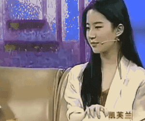 Clip Lưu Diệc Phi mất bình tĩnh, liên tục tỏ thái độ khó chịu khi bị bạn học 'bóc phốt' bất ngờ gây bão mạng