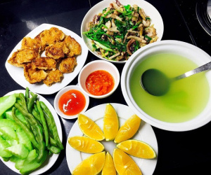 Khoe mâm cơm xa nhà chỉ 2 triệu/tháng, 10X miền núi khiến các đàn chị trầm trồ ngưỡng mộ