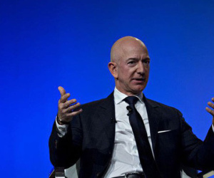Sau 1 đêm, Jeff Bezos không còn là người giàu nhất hành tinh