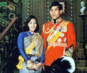 Không chỉ ruồng rẫy ái phi, Quốc vương Thái Lan còn thẳng tay 'trị' vợ cũ ngoại tình: Dán cáo thị, trục xuất và từ mặt 4 con trai