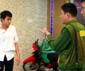 2 cảnh sát cơ động bị thương khi khống chế nhóm đối tượng đánh người