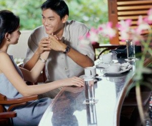 Bữa tiệc sinh nhật của vợ sắp diễn ra nhưng vừa nghe cuộc điện thoại từ bạn thân, chồng tôi đã vội vã rời đi với lý do không thể chối tai hơn
