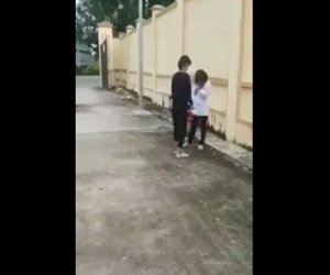 Video: Học sinh dùng mũ bảo hiểm, dép đánh bạn tàn nhẫn khiến cộng đồng mạng phẫn nộ