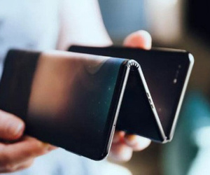 Ảnh thực tế smartphone màn hình gập làm 3 dị nhất hiện nay