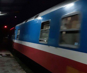 Phóng xe máy băng qua đường sắt, nam thanh niên bị tàu hỏa đâm tử vong