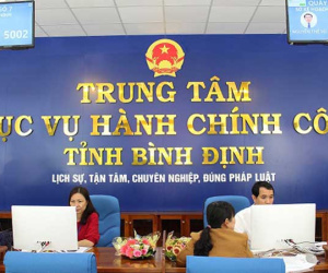 Cán bộ 'cười khanh khách vào mặt dân' bị tạm dừng công việc