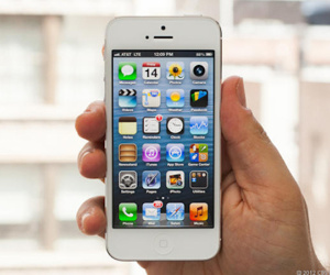 iPhone 5 sẽ thành 'cục gạch' nếu không cập nhật phần mềm