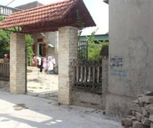 Nổi cơn ghen tại nhà bố vợ, chồng cầm 2 dao chém vợ và bạn trai vợ trọng thương